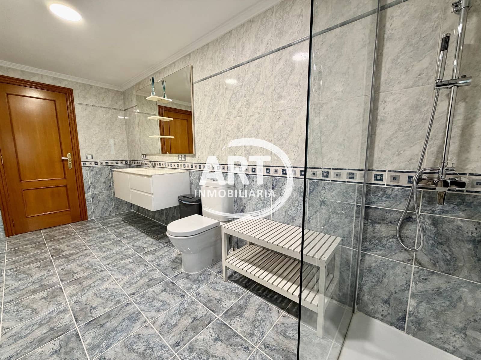 Chalet de 5 habitaciones en Bétera en alquiler con piscina garaje - 3.000 € (Ref: 9461114)