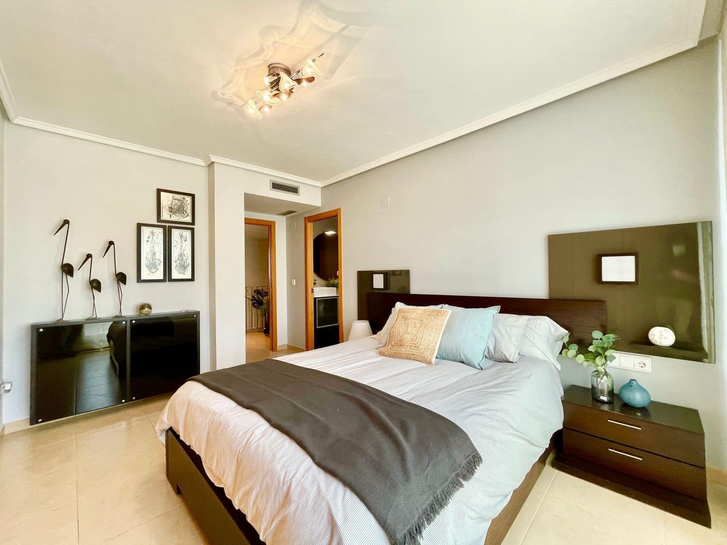 4 soverom Kjedet enebolig til leie i San Antonio de Benageber med svømmebasseng garasje - € 2 200 (Ref: 9473823)