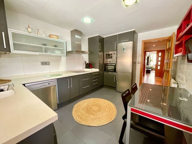 Villa/Maison Semi-Mitoyenne de 4 chambres à louer à San Antonio de Benagéber - 2 200 € (Ref: 9473823)