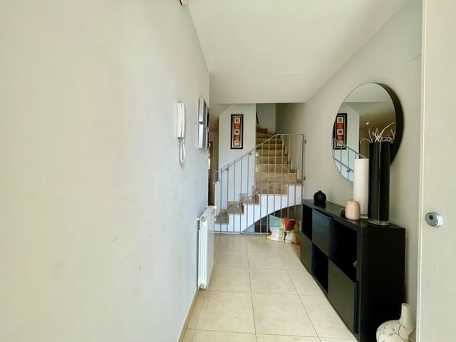 Villa/Maison Semi-Mitoyenne de 4 chambres à louer à San Antonio de Benagéber - 2 200 € (Ref: 9473823)