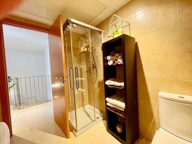 Villa/Maison Semi-Mitoyenne de 4 chambres à louer à San Antonio de Benagéber - 2 200 € (Ref: 9473823)