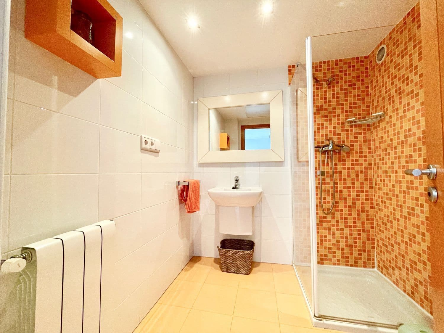 4 soverom Kjedet enebolig til leie i San Antonio de Benageber med svømmebasseng garasje - € 2 200 (Ref: 9473823)