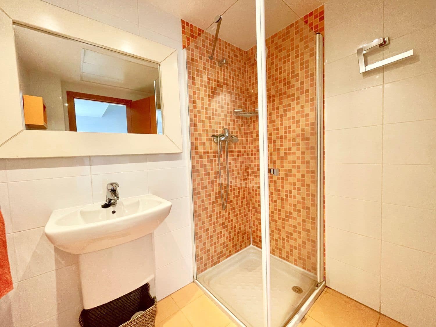 4 soverom Kjedet enebolig til leie i San Antonio de Benageber med svømmebasseng garasje - € 2 200 (Ref: 9473823)