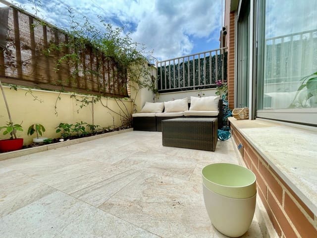 Villa/Maison Semi-Mitoyenne de 4 chambres à louer à San Antonio de Benagéber - 2 200 € (Ref: 9473823)