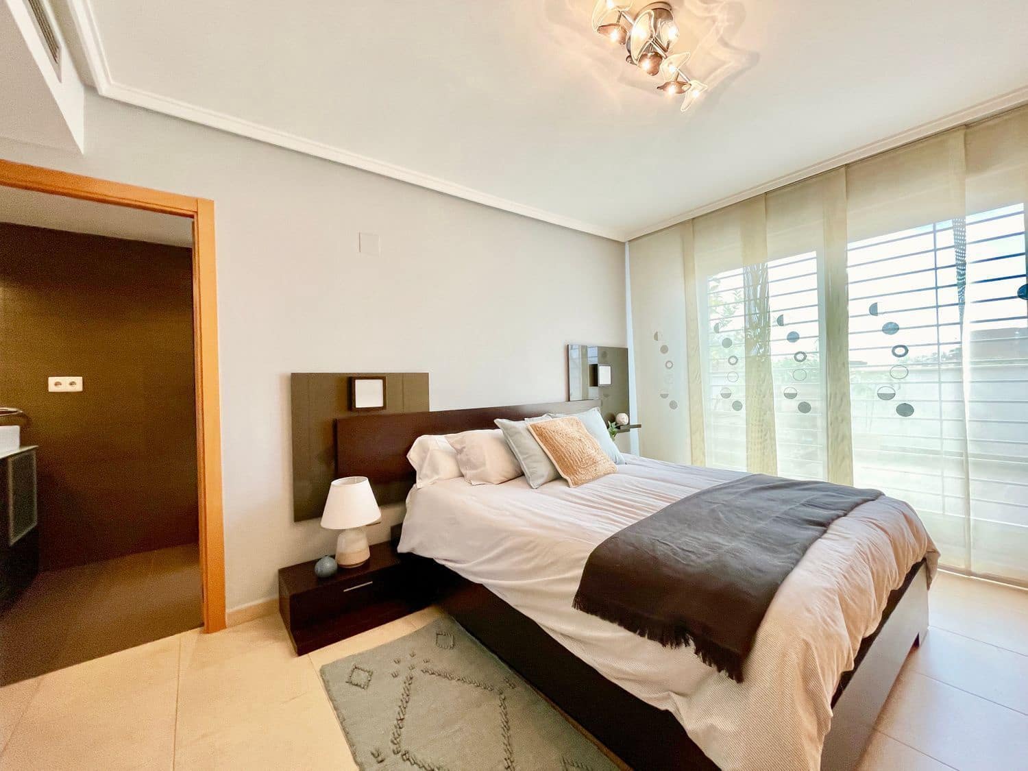 4 soverom Kjedet enebolig til leie i San Antonio de Benageber med svømmebasseng garasje - € 2 200 (Ref: 9473823)