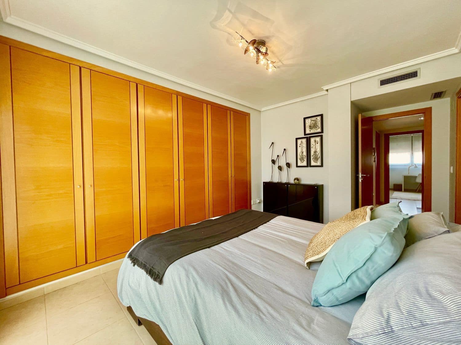 4 soverom Kjedet enebolig til leie i San Antonio de Benageber med svømmebasseng garasje - € 2 200 (Ref: 9473823)