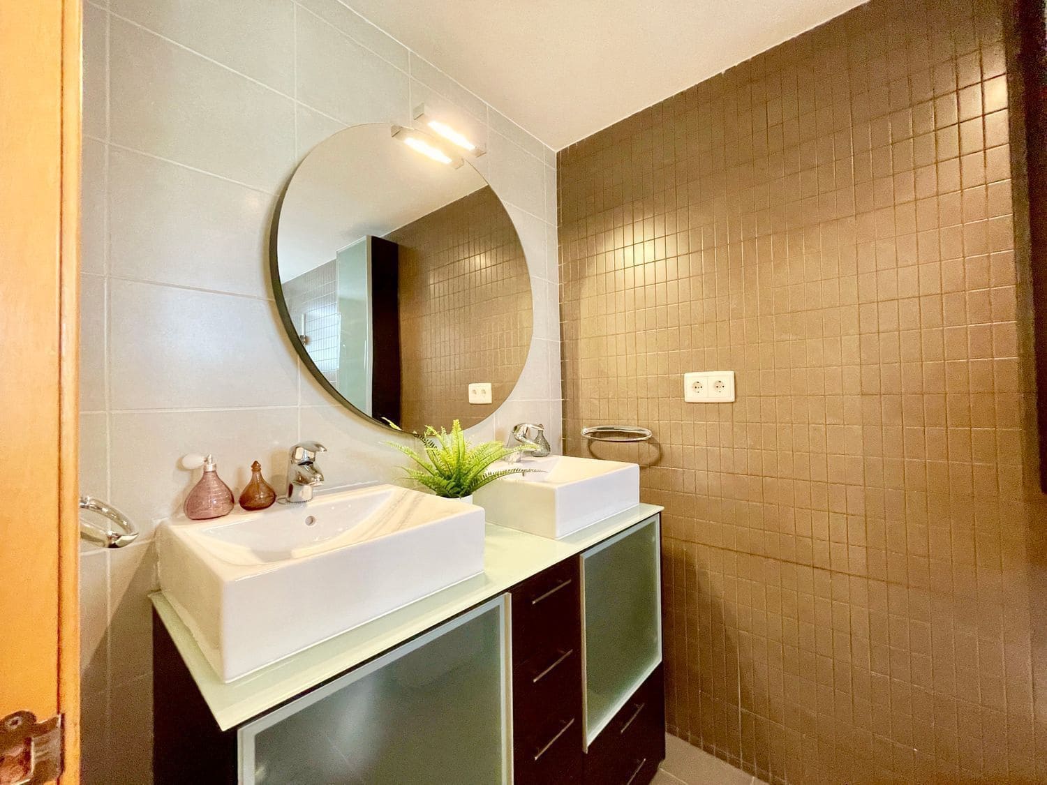 4 soverom Kjedet enebolig til leie i San Antonio de Benageber med svømmebasseng garasje - € 2 200 (Ref: 9473823)