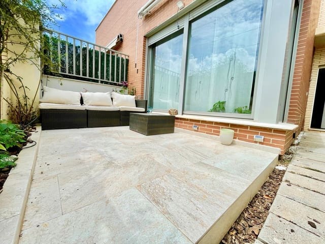 Villa/Maison Semi-Mitoyenne de 4 chambres à louer à San Antonio de Benagéber - 2 200 € (Ref: 9473823)