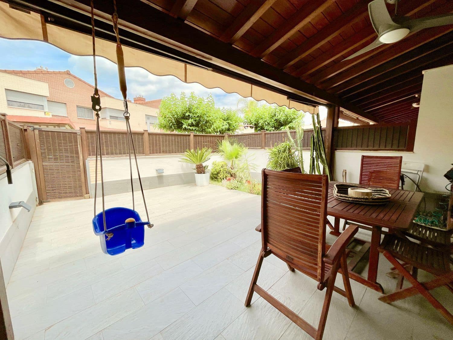 4 soverom Kjedet enebolig til leie i San Antonio de Benageber med svømmebasseng garasje - € 2 200 (Ref: 9473823)