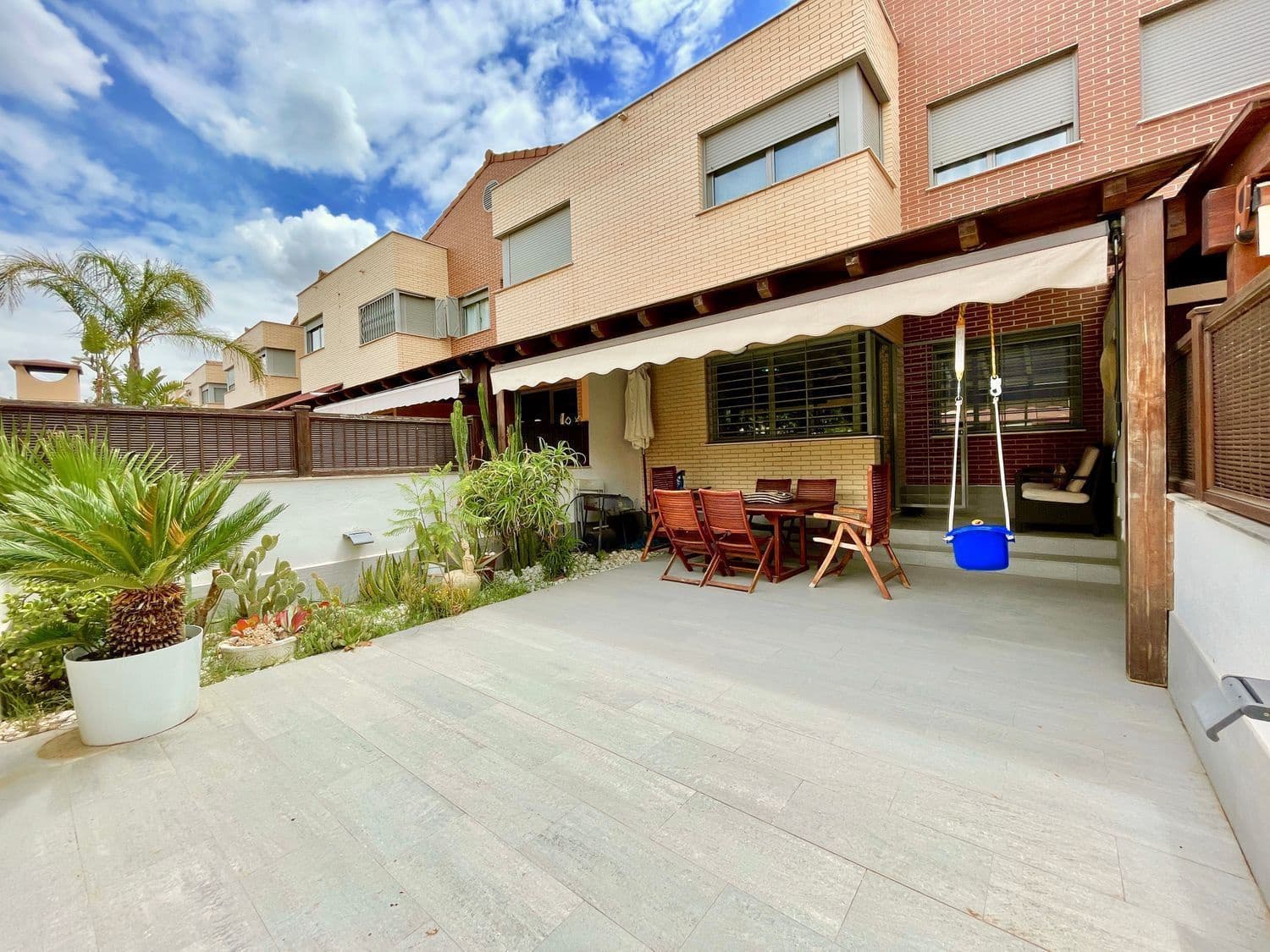 4 soverom Kjedet enebolig til leie i San Antonio de Benageber med svømmebasseng garasje - € 2 200 (Ref: 9473823)