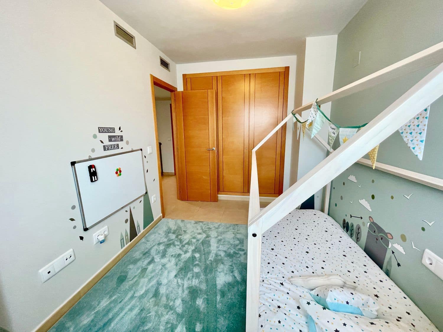 4 soverom Kjedet enebolig til leie i San Antonio de Benageber med svømmebasseng garasje - € 2 200 (Ref: 9473823)