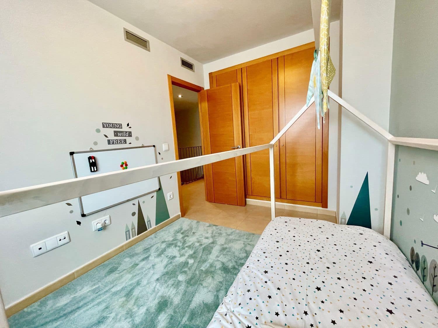 4 soverom Kjedet enebolig til leie i San Antonio de Benageber med svømmebasseng garasje - € 2 200 (Ref: 9473823)