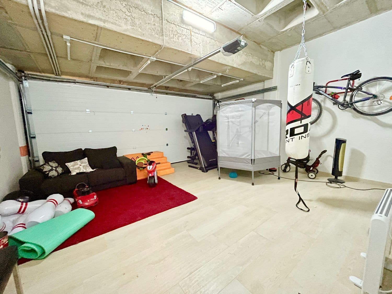 4 soverom Kjedet enebolig til leie i San Antonio de Benageber med svømmebasseng garasje - € 2 200 (Ref: 9473823)