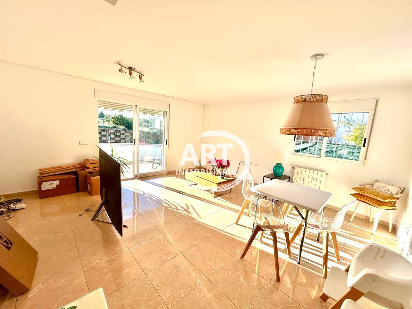 3 soverom Kjedet enebolig til leie i La Pobla de Vallbona med garasje - € 2 000 (Ref: 9473824)