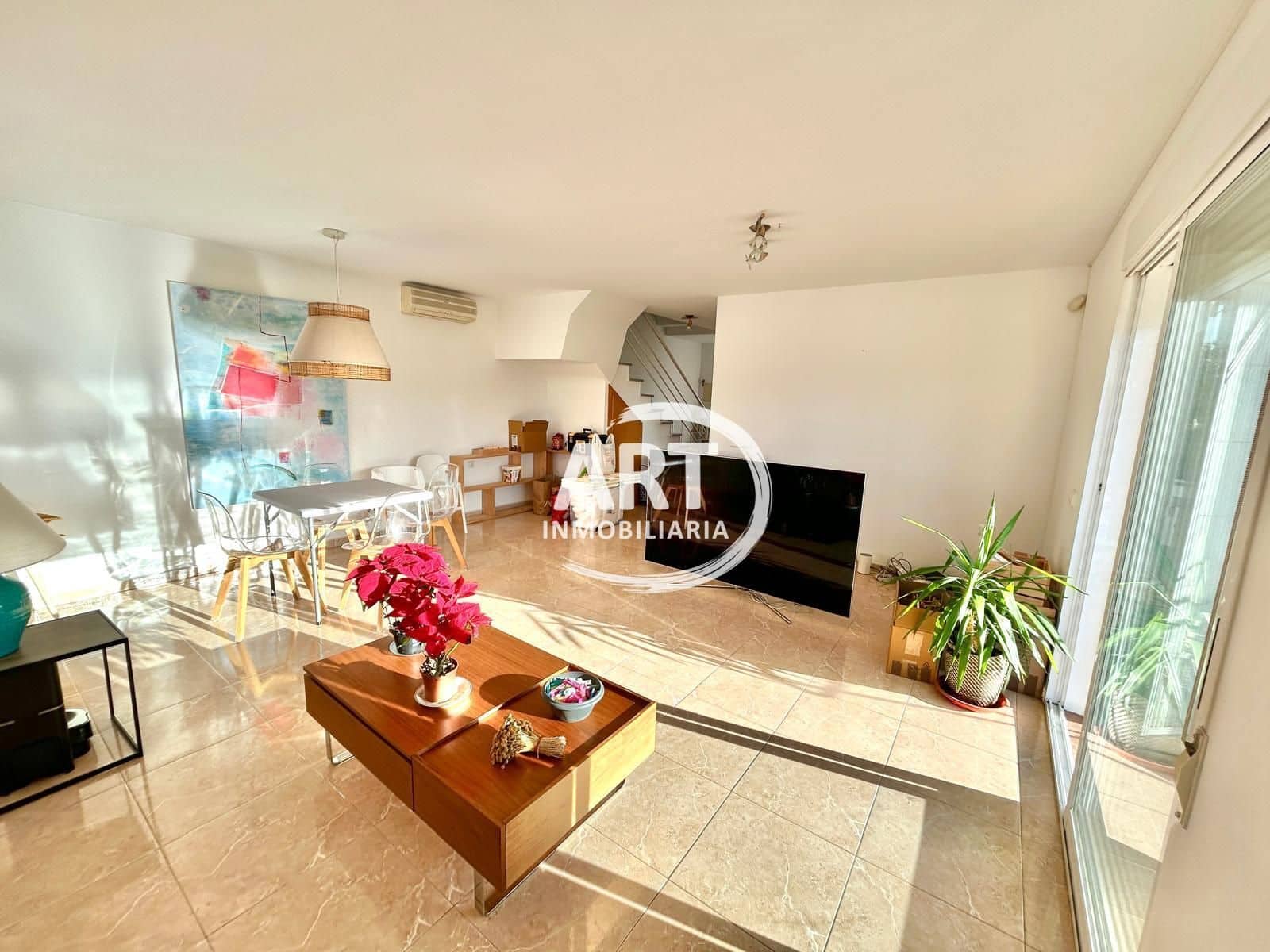 3 soverom Kjedet enebolig til leie i La Pobla de Vallbona med garasje - € 2 000 (Ref: 9473824)