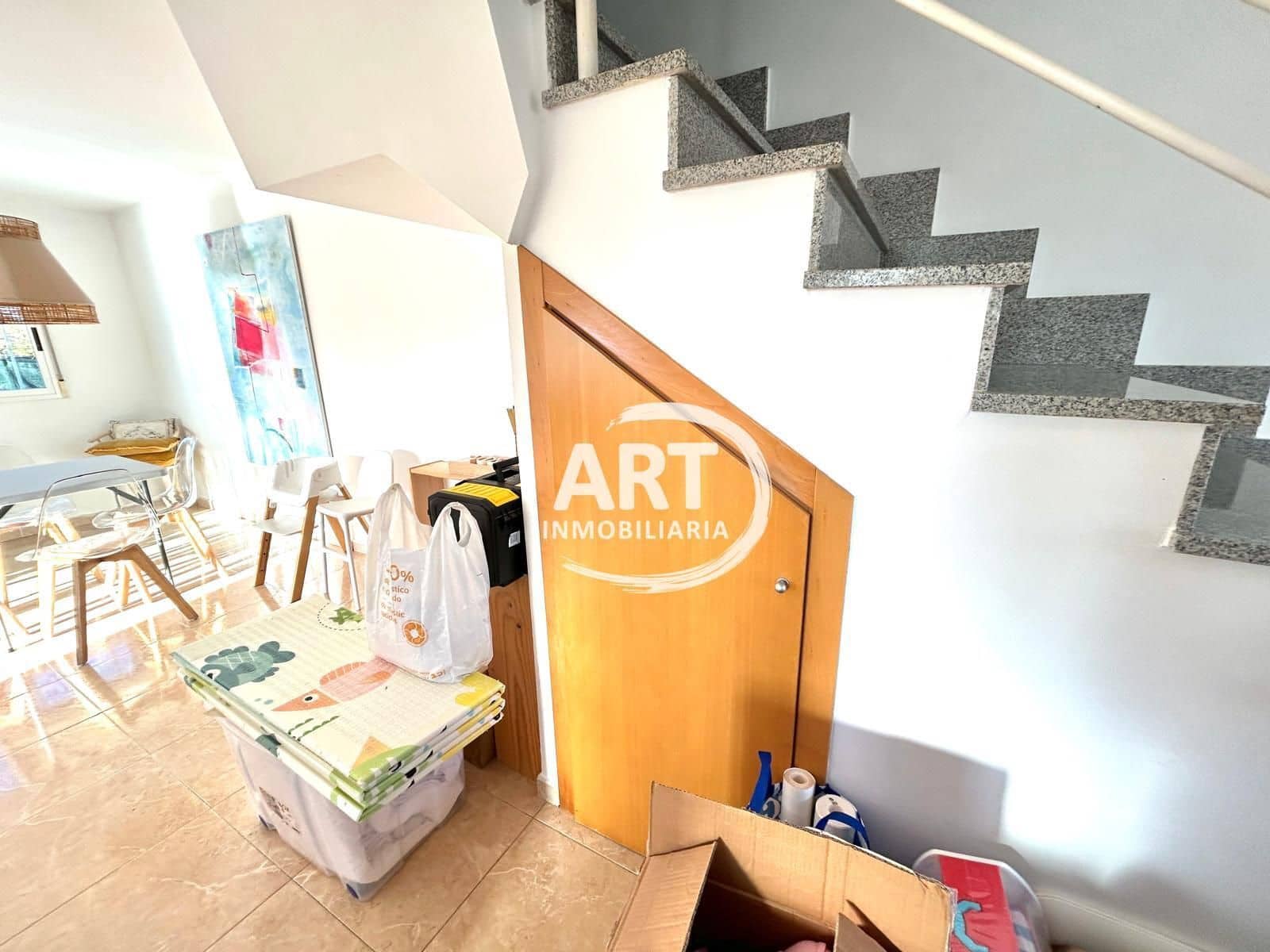 3 soverom Kjedet enebolig til leie i La Pobla de Vallbona med garasje - € 2 000 (Ref: 9473824)