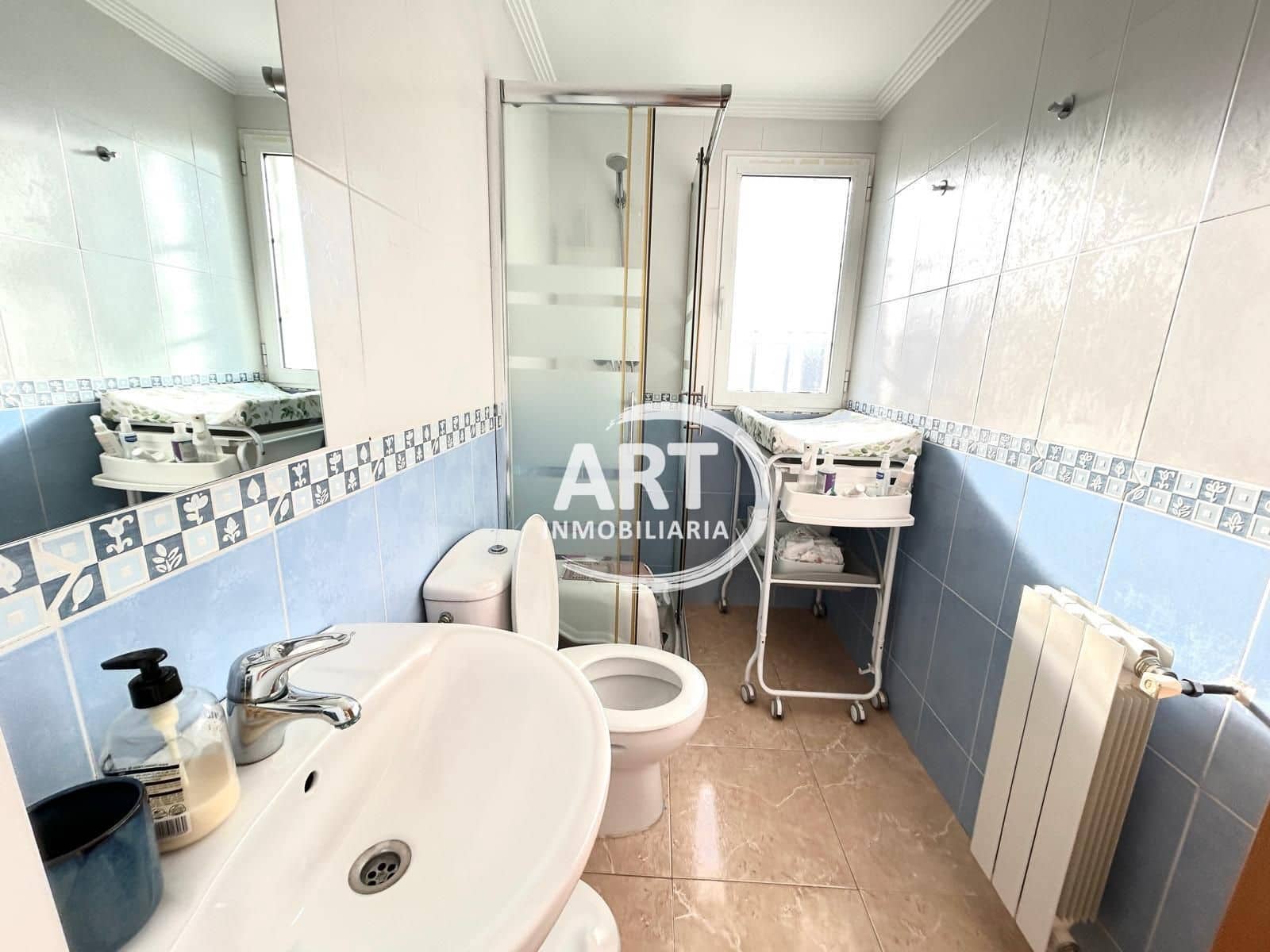 3 soverom Kjedet enebolig til leie i La Pobla de Vallbona med garasje - € 2 000 (Ref: 9473824)