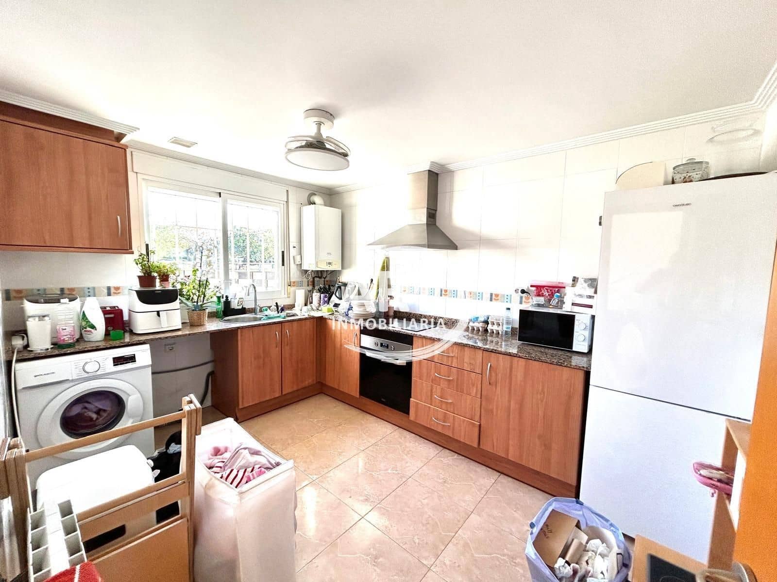 3 soverom Kjedet enebolig til leie i La Pobla de Vallbona med garasje - € 2 000 (Ref: 9473824)