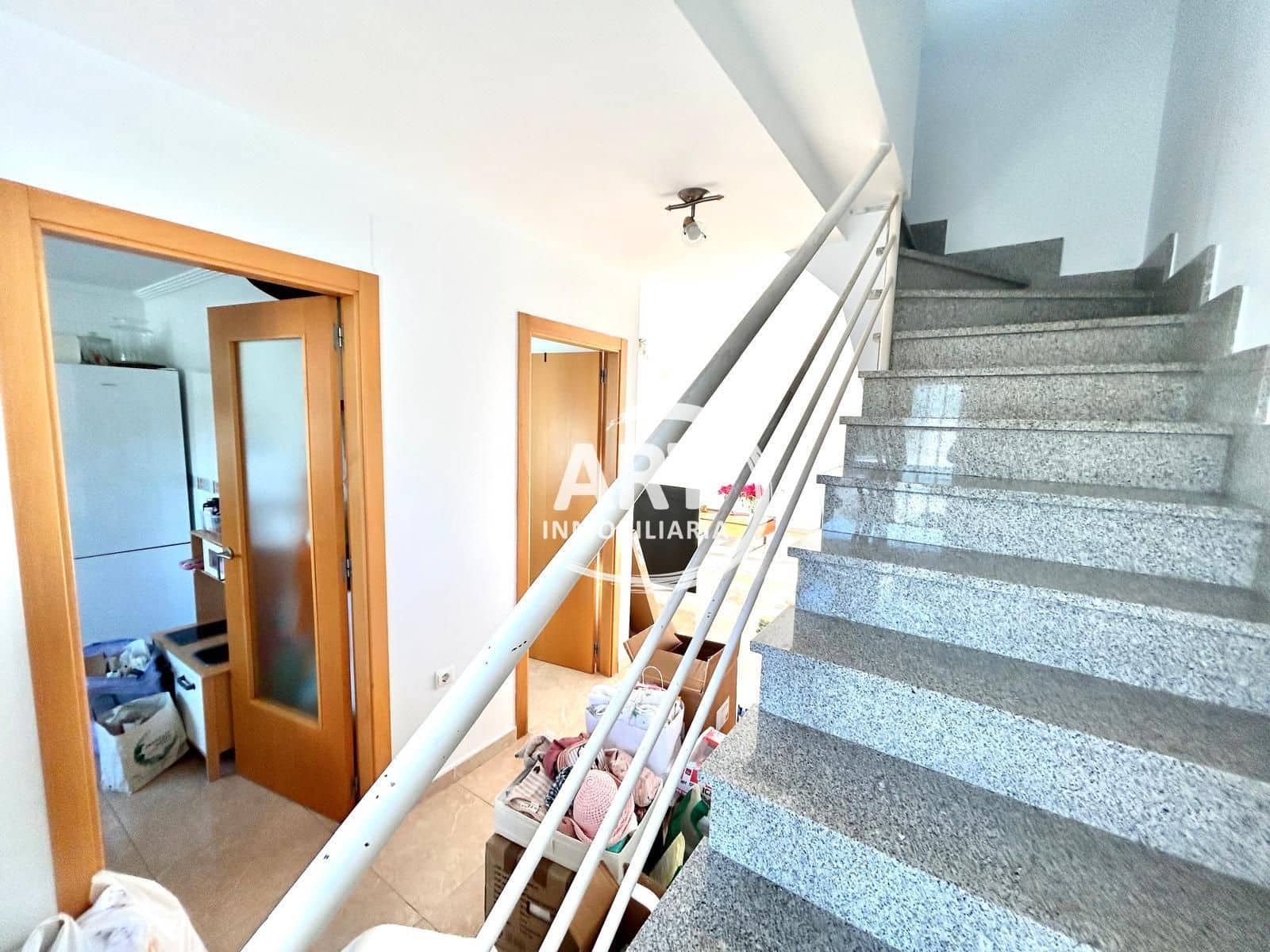 3 soverom Kjedet enebolig til leie i La Pobla de Vallbona med garasje - € 2 000 (Ref: 9473824)