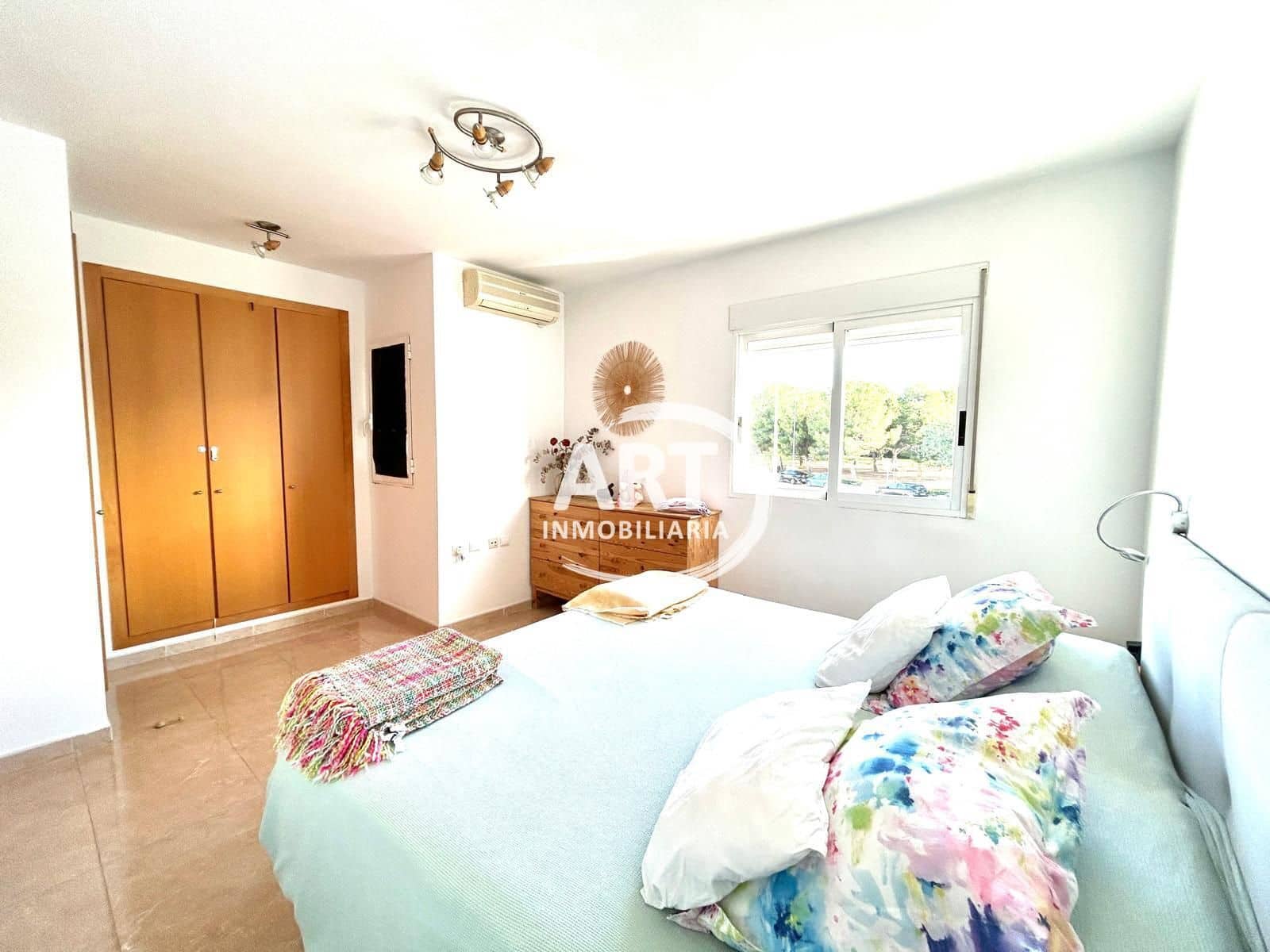 3 soverom Kjedet enebolig til leie i La Pobla de Vallbona med garasje - € 2 000 (Ref: 9473824)