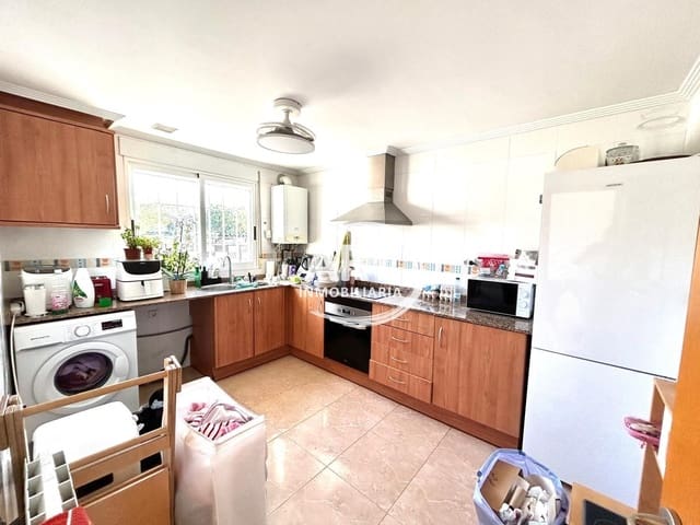 3 soverom Kjedet enebolig til leie i La Pobla de Vallbona med garasje - € 2 000 (Ref: 9473824)