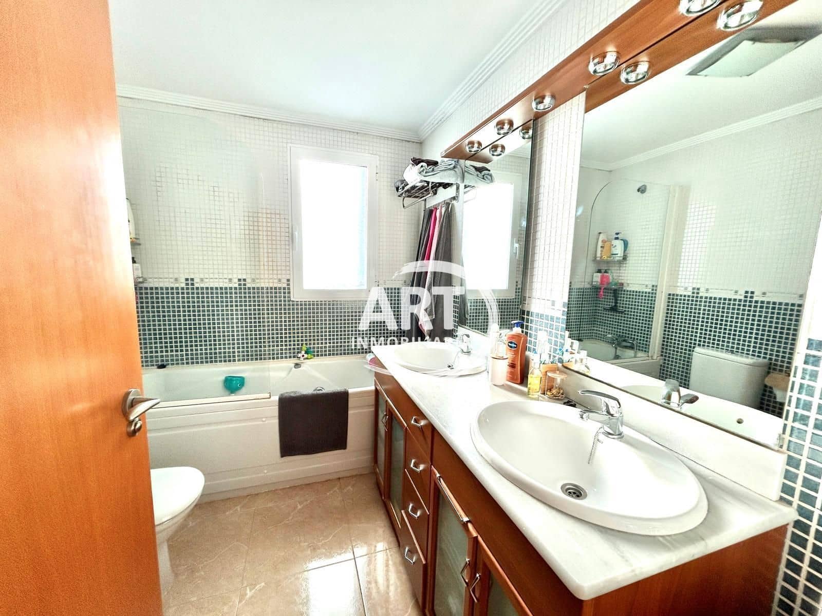 3 soverom Kjedet enebolig til leie i La Pobla de Vallbona med garasje - € 2 000 (Ref: 9473824)