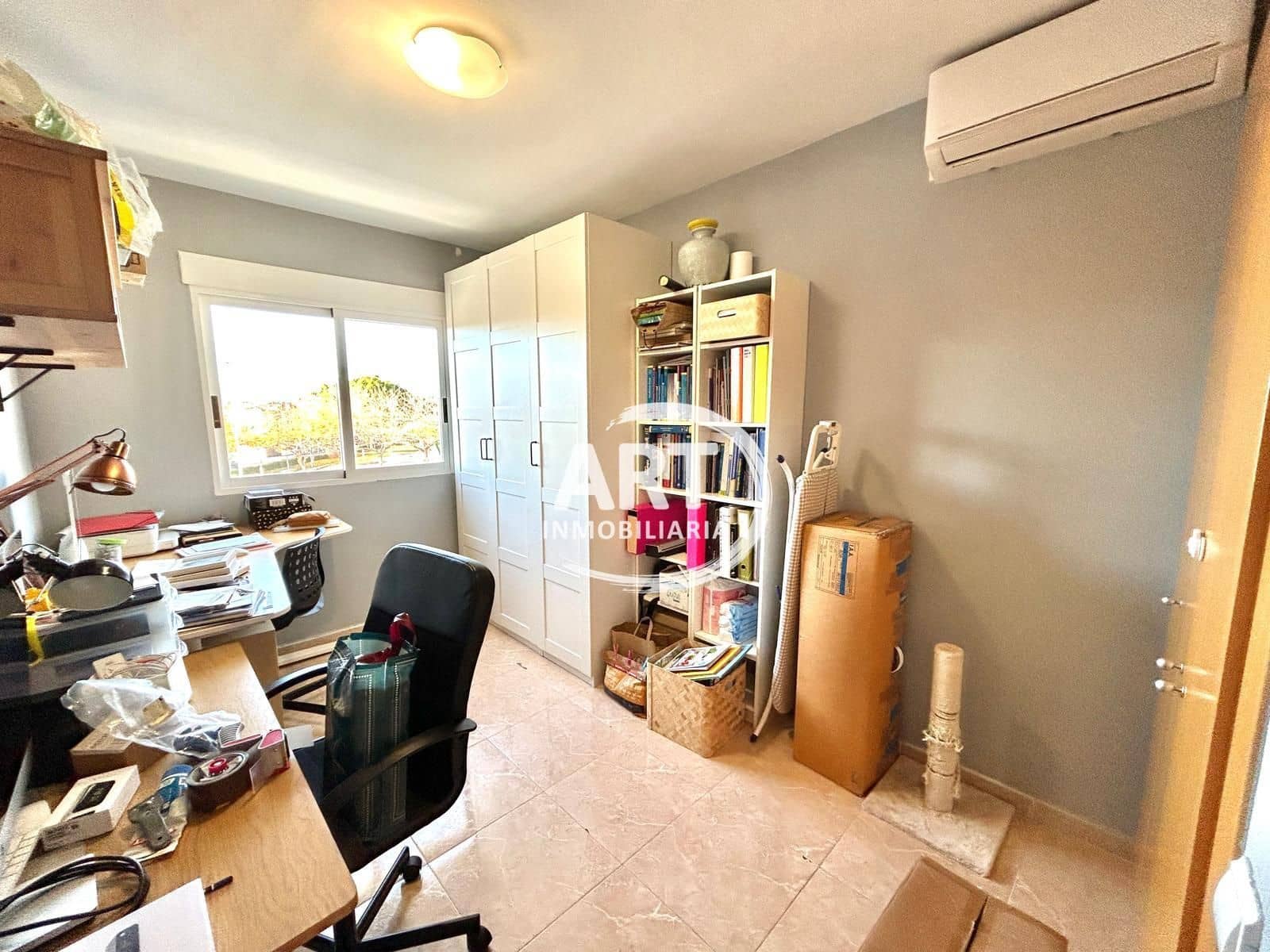 3 soverom Kjedet enebolig til leie i La Pobla de Vallbona med garasje - € 2 000 (Ref: 9473824)