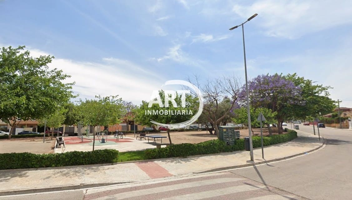 3 soverom Kjedet enebolig til leie i La Pobla de Vallbona med garasje - € 2 000 (Ref: 9473824)