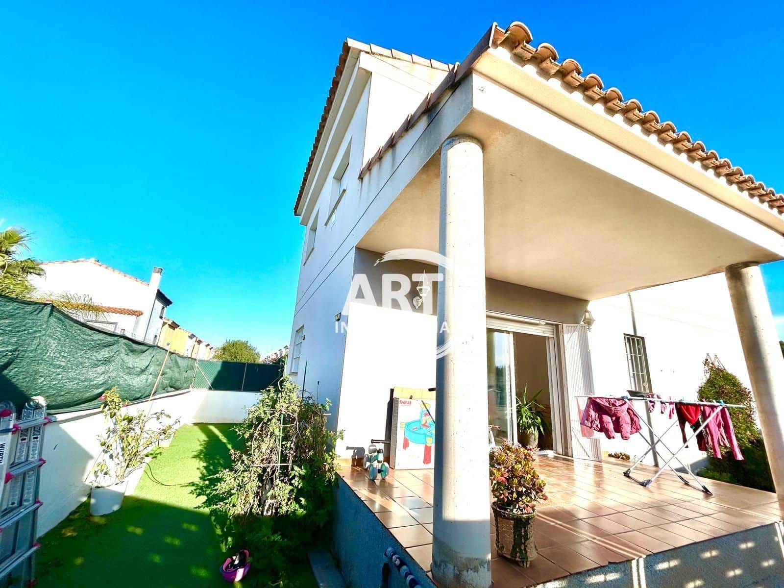 3 soverom Kjedet enebolig til leie i La Pobla de Vallbona med garasje - € 2 000 (Ref: 9473824)