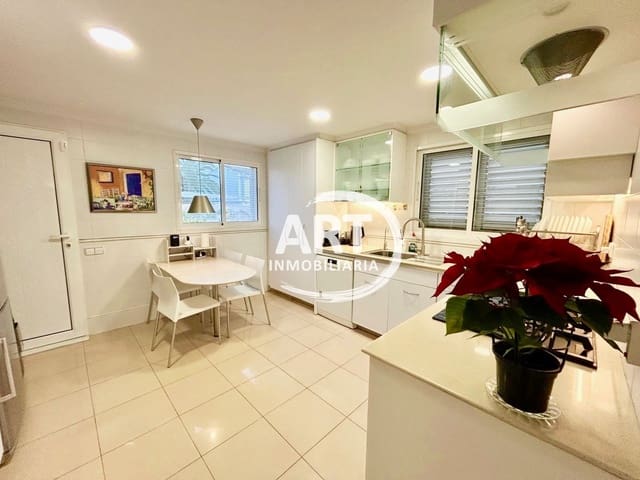 4 sypialnia Willa na sprzedaż w L'Eliana z basenem garażem - 785 000 € (Ref: 9512029)