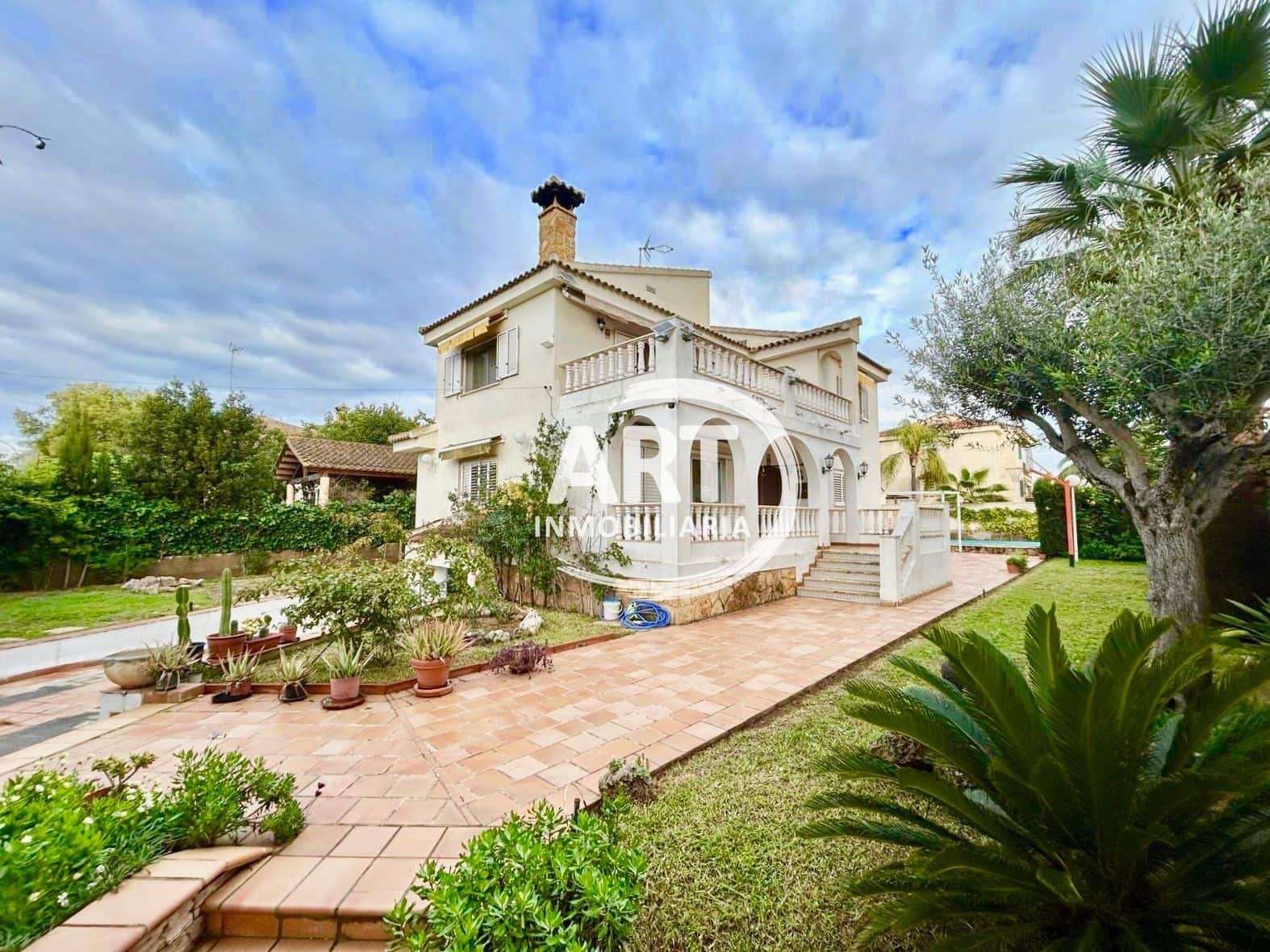 4 sypialnia Willa na sprzedaż w L'Eliana z basenem garażem - 785 000 € (Ref: 9512029)