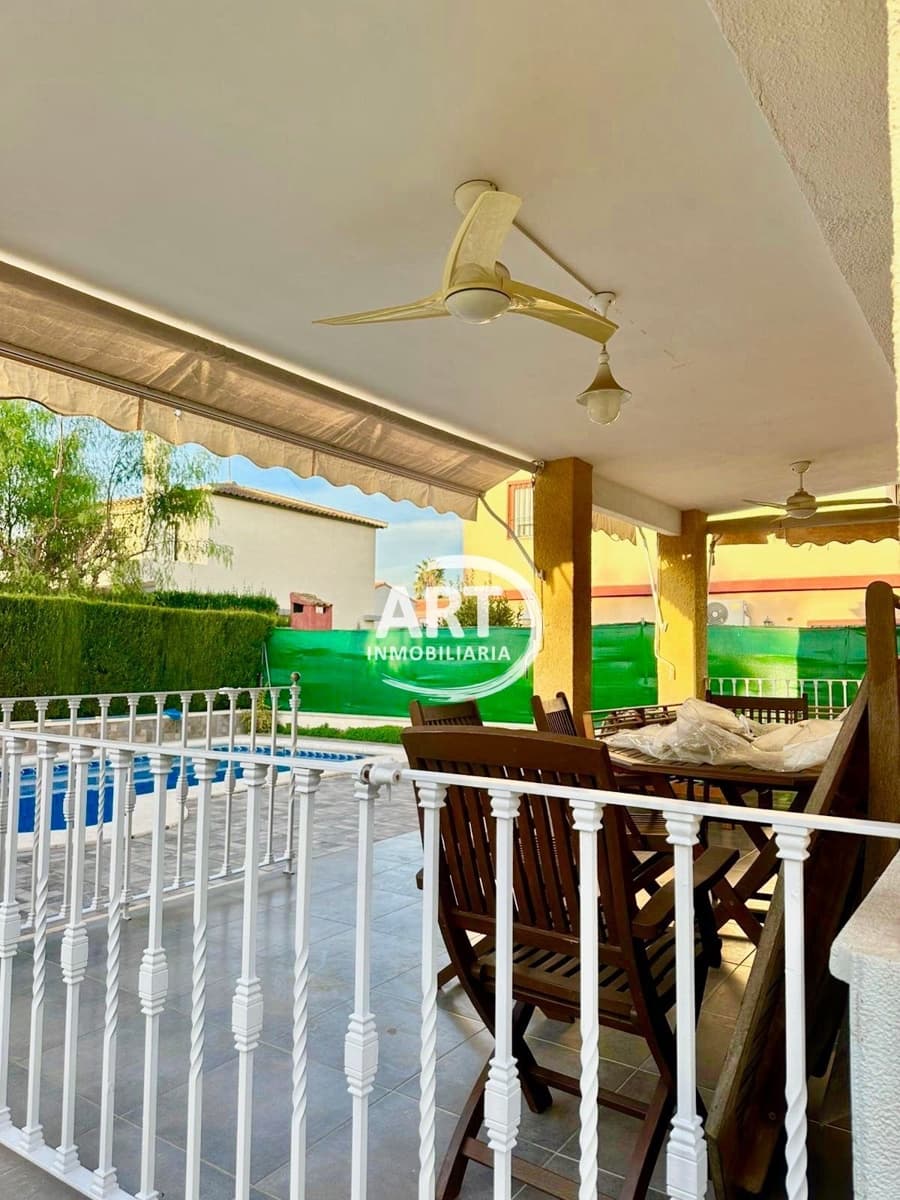 4 soveværelse Villa til leje i La Pobla de Vallbona med swimmingpool - € 2.000 (Ref: 9523930)