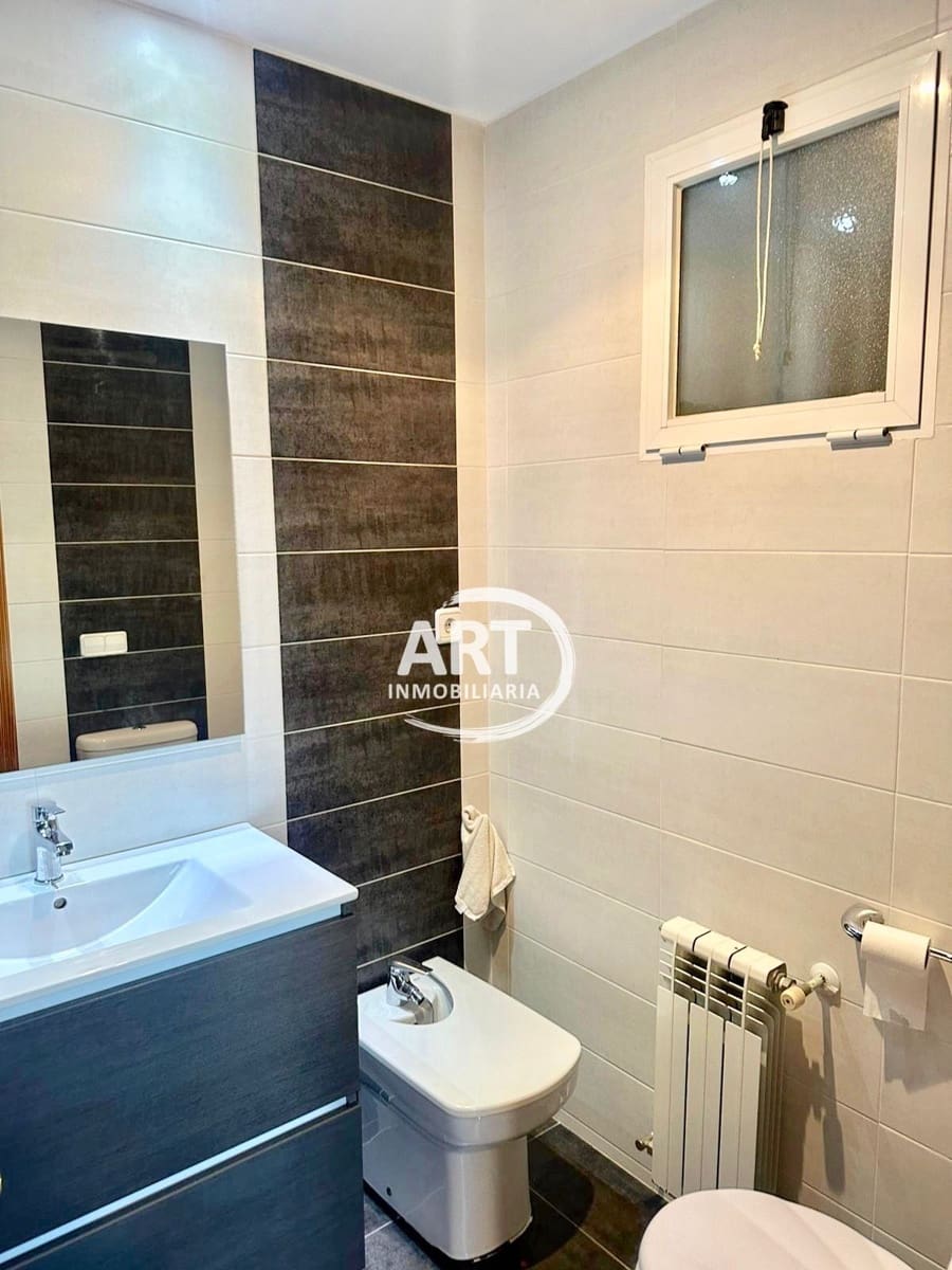 4 soveværelse Villa til leje i La Pobla de Vallbona med swimmingpool - € 2.000 (Ref: 9523930)