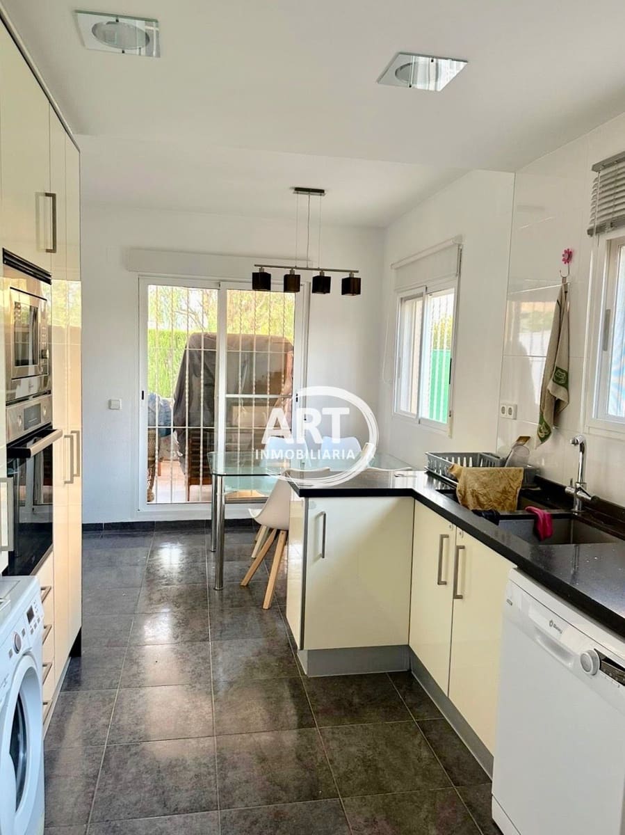 4 soveværelse Villa til leje i La Pobla de Vallbona med swimmingpool - € 2.000 (Ref: 9523930)