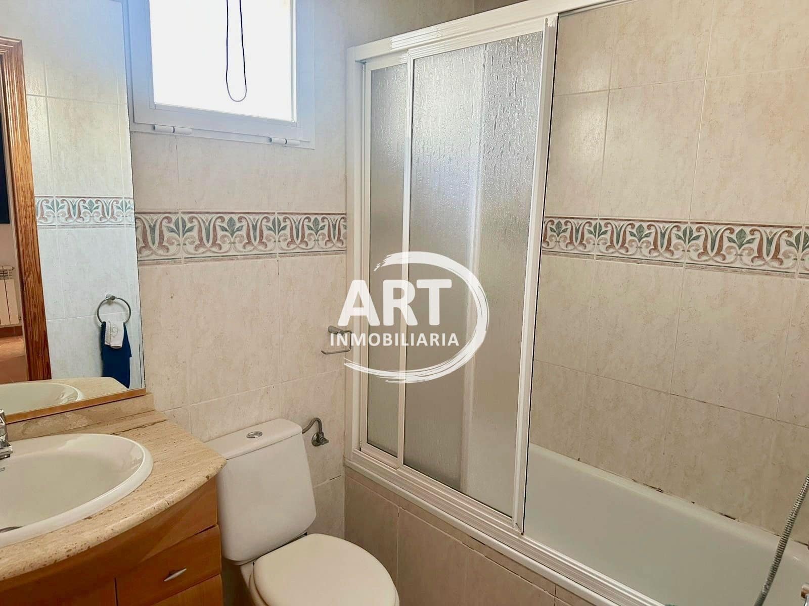 4 soveværelse Villa til leje i La Pobla de Vallbona med swimmingpool - € 2.000 (Ref: 9523930)