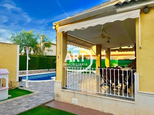 Chalet de 4 habitaciones en La Pobla de Vallbona en alquiler con piscina - 2.000 € (Ref: 9523930)