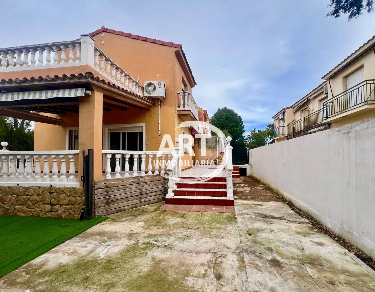3 bedroom Villa for sale in L'Eliana - € 325,000 (Ref: 9526120)