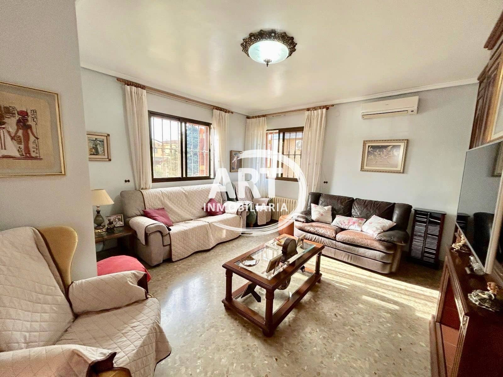 Chalet de 4 habitaciones en L'Eliana en venta con garaje - 690.000 € (Ref: 9526121)