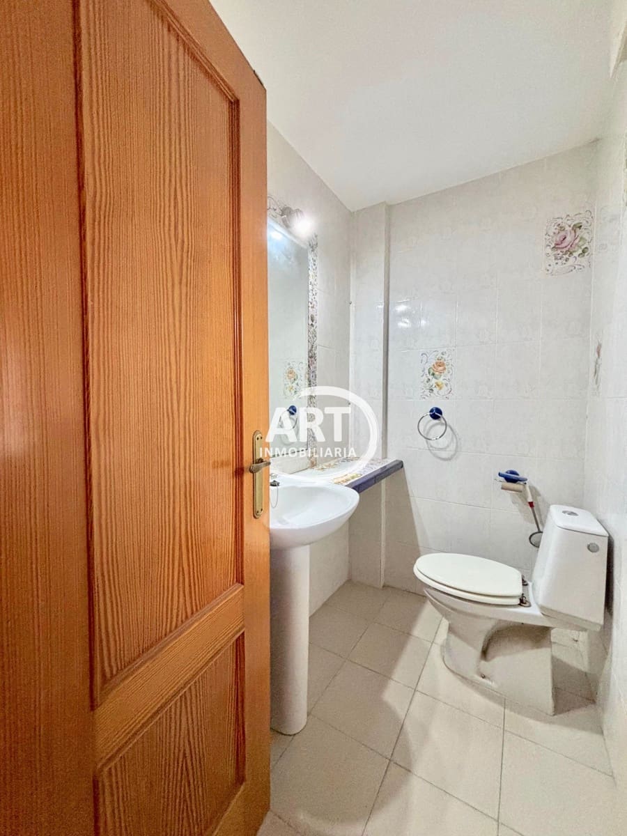 3 soveværelse Villa til salg i La Pobla de Vallbona med swimmingpool garage - € 380.000 (Ref: 9547542)