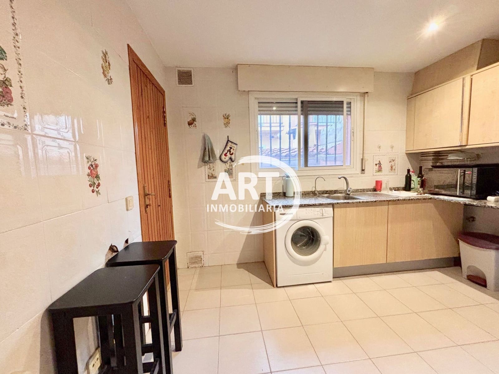 3 soveværelse Villa til salg i La Pobla de Vallbona med swimmingpool garage - € 380.000 (Ref: 9547542)