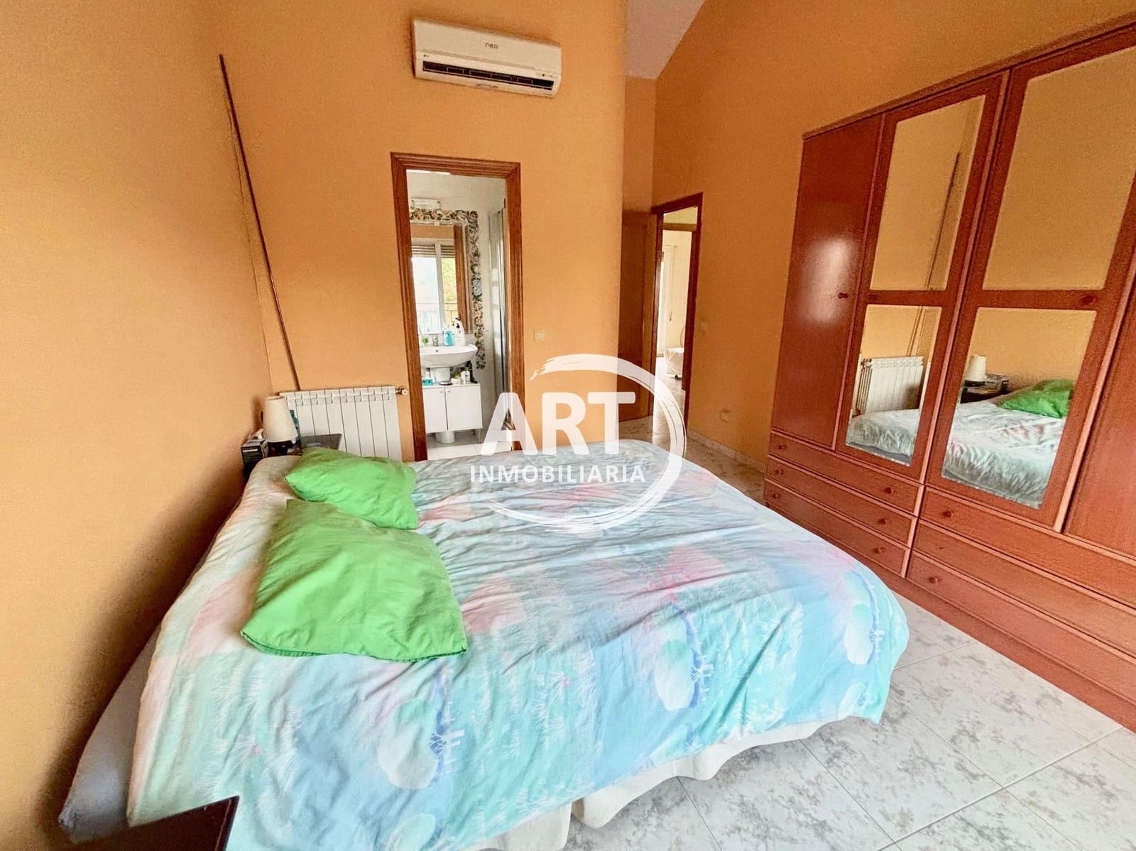 3 soveværelse Villa til salg i La Pobla de Vallbona med swimmingpool garage - € 380.000 (Ref: 9547542)