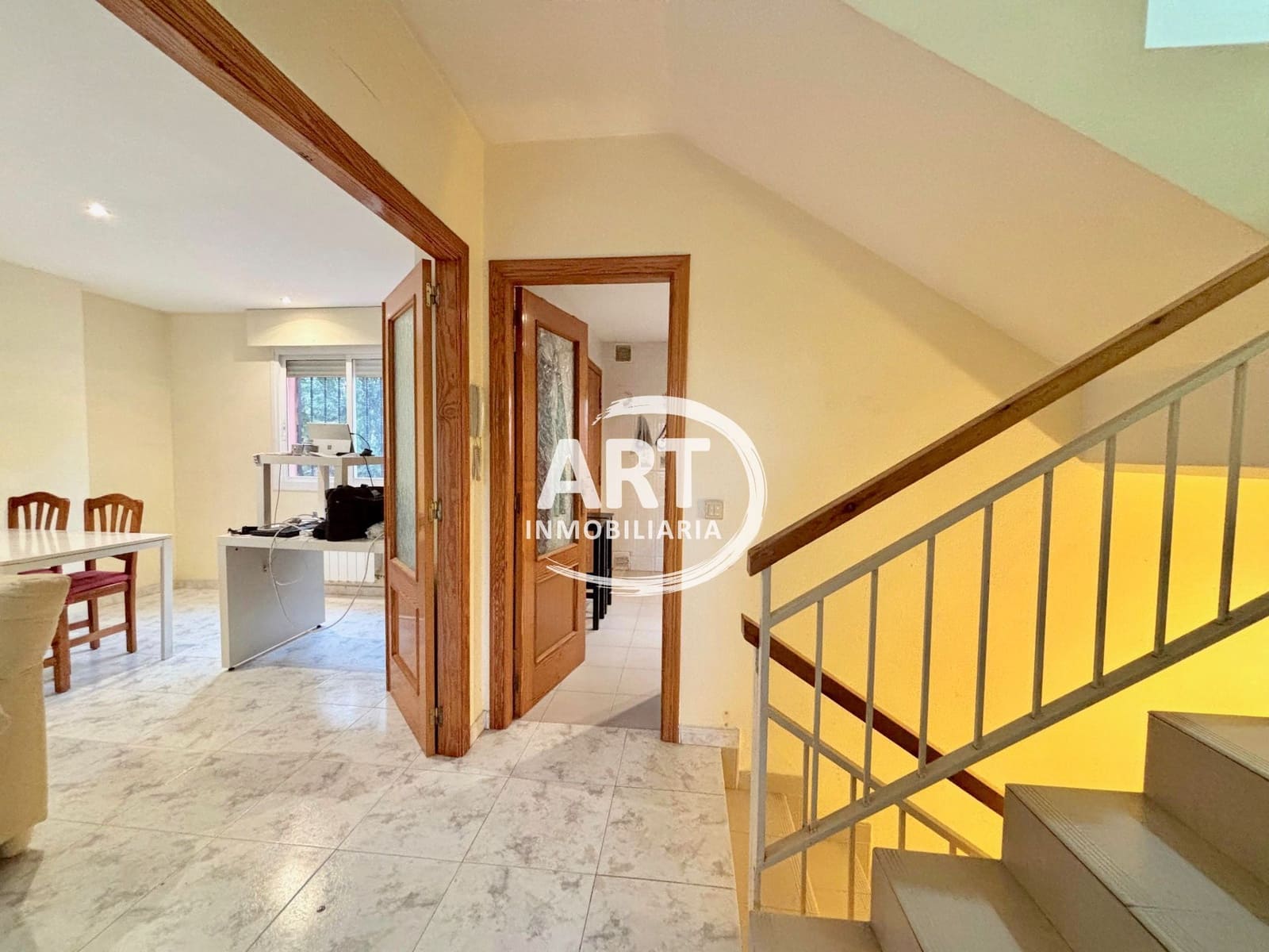 3 soveværelse Villa til salg i La Pobla de Vallbona med swimmingpool garage - € 380.000 (Ref: 9547542)