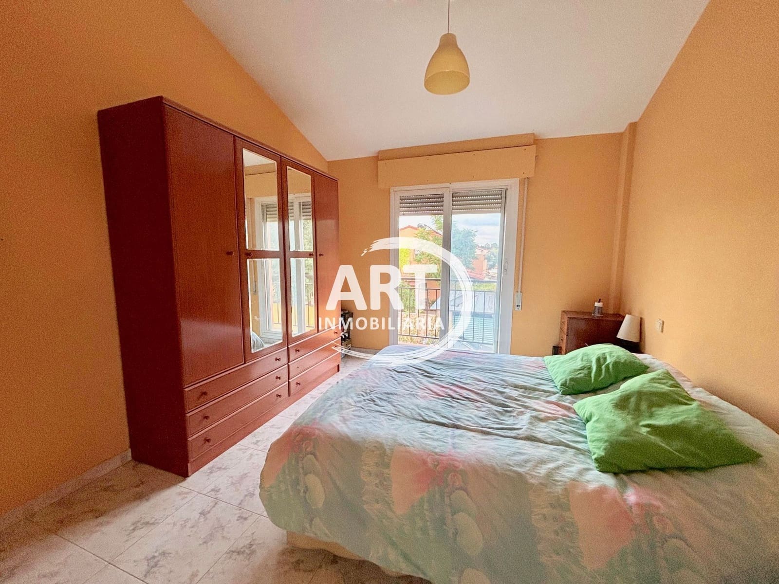 3 soveværelse Villa til salg i La Pobla de Vallbona med swimmingpool garage - € 380.000 (Ref: 9547542)