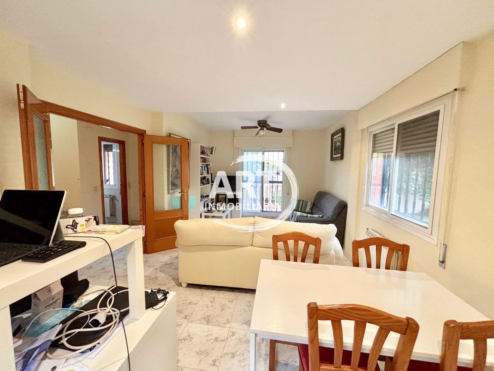 3 soveværelse Villa til salg i La Pobla de Vallbona med swimmingpool garage - € 380.000 (Ref: 9547542)