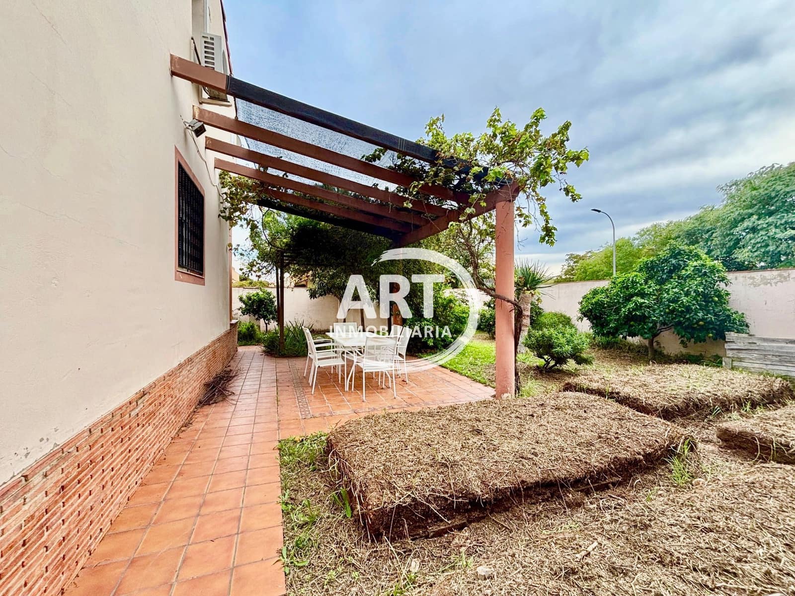 3 soveværelse Villa til salg i La Pobla de Vallbona med swimmingpool garage - € 380.000 (Ref: 9547542)