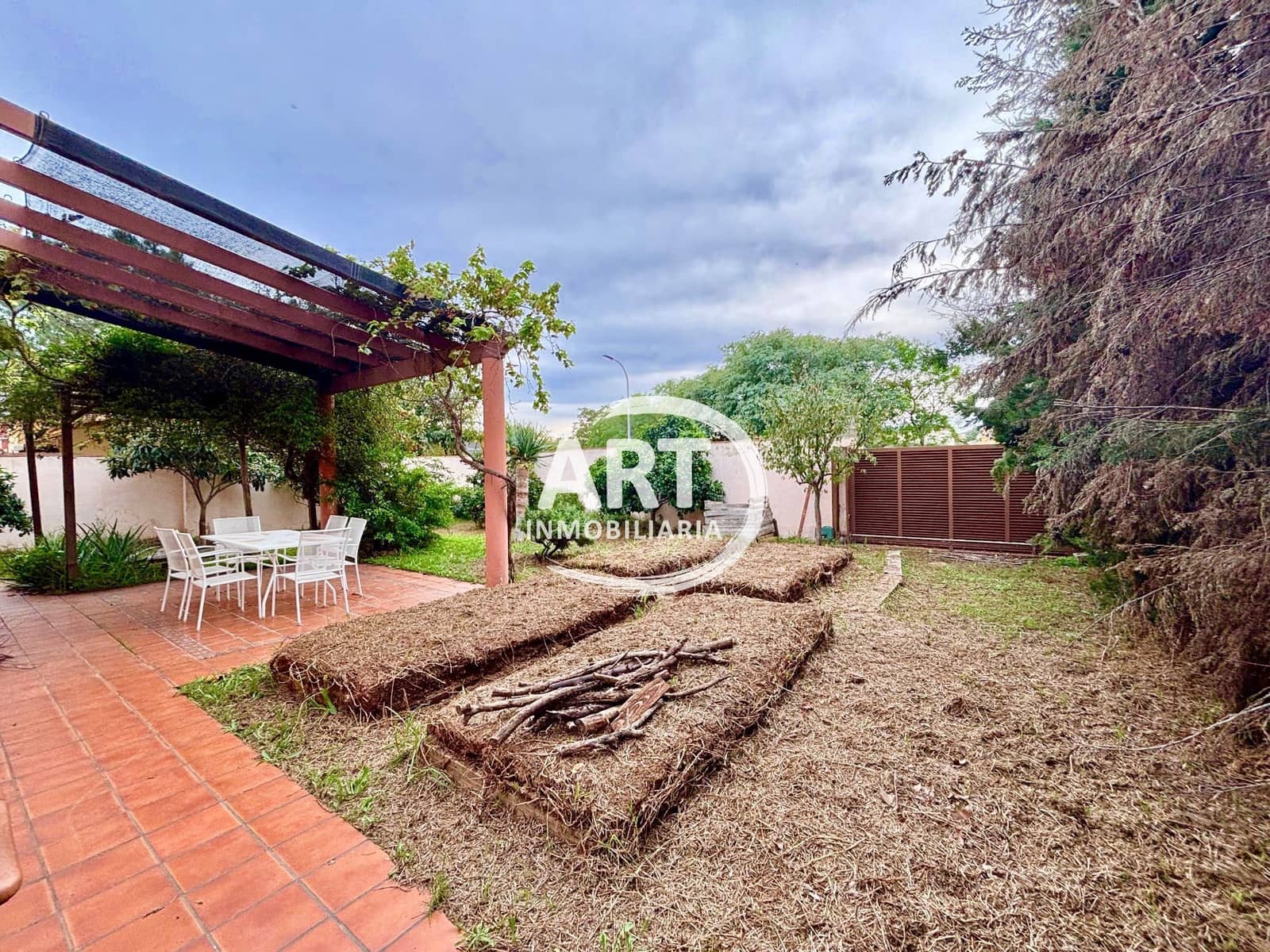 3 soveværelse Villa til salg i La Pobla de Vallbona med swimmingpool garage - € 380.000 (Ref: 9547542)