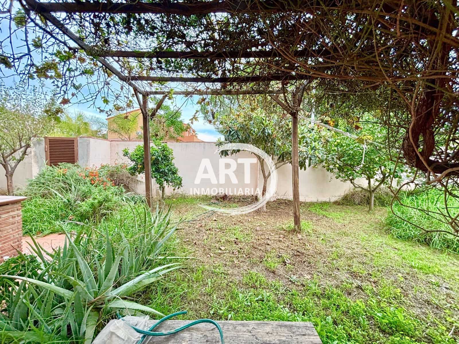 3 soveværelse Villa til salg i La Pobla de Vallbona med swimmingpool garage - € 380.000 (Ref: 9547542)