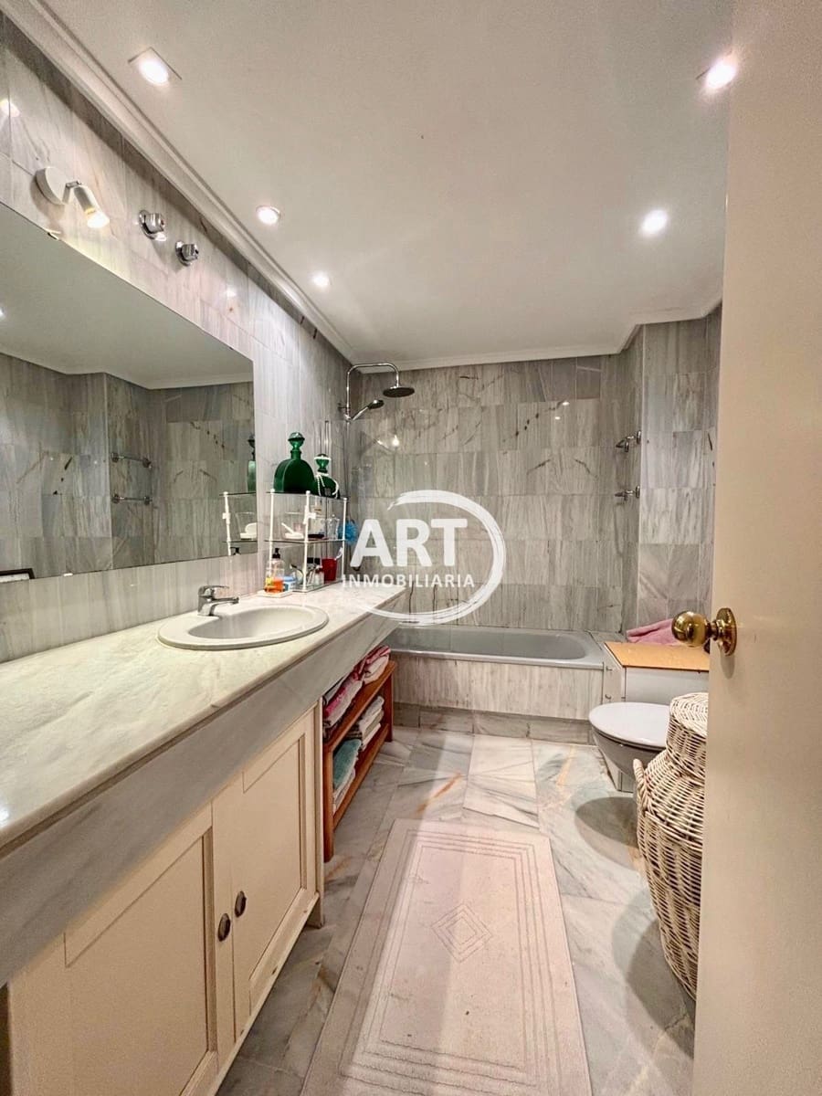 Studio til salgs i Benidorm med svømmebasseng garasje - € 159 000 (Ref: 9547543)