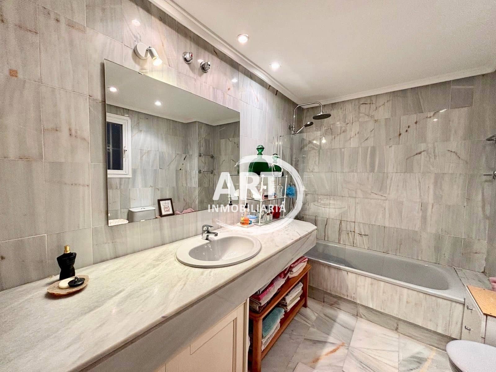 Studio til salgs i Benidorm med svømmebasseng garasje - € 159 000 (Ref: 9547543)