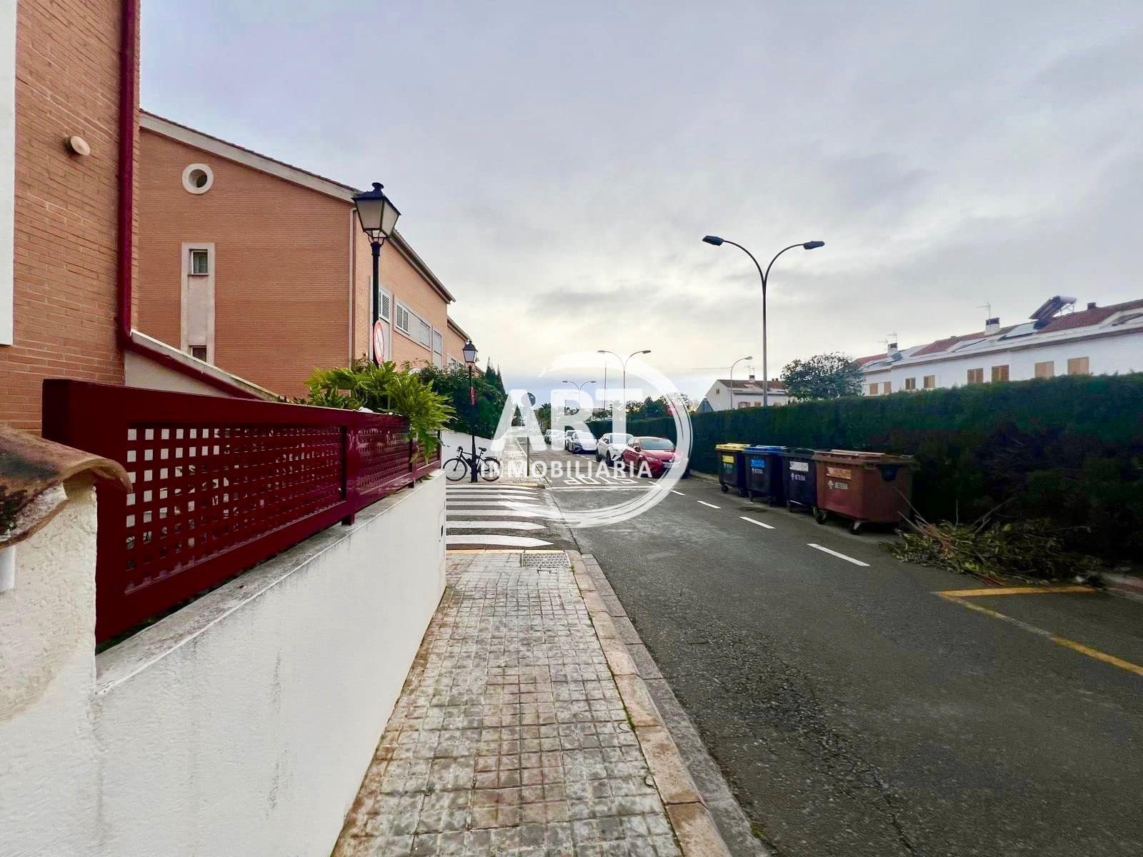 3 slaapkamer Halfvrijstaande villa te koop in Betera met zwembad garage - € 395.000 (Ref: 9550737)